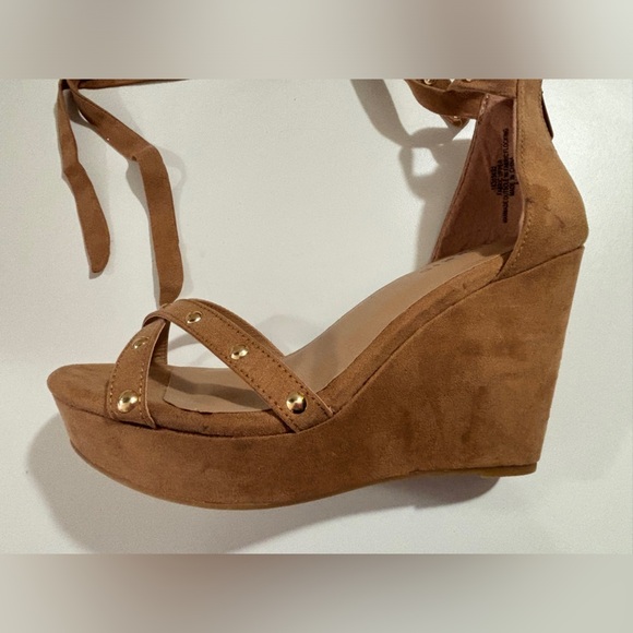 NWT Torrid Tan Faux Suede Embellished Lace Up Wedge Heel Sandals 9.5 EXTRA WIDE - Picture 5 of 13